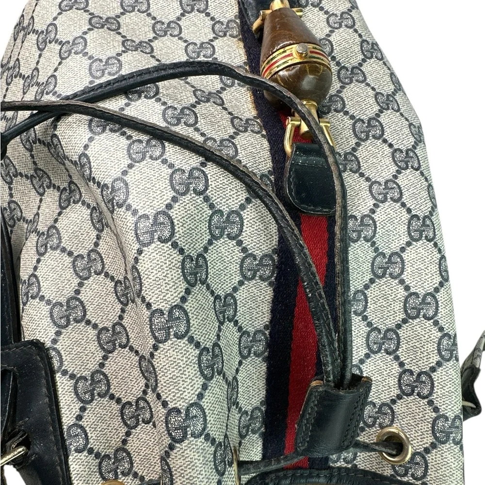 Gucci vintage cherryline PVC leather Shoulder/bucket Bag with Red Accent - Picture 7 of 11